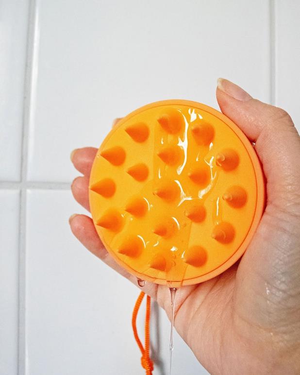 Waterclouds Relieve Scalp Massage Brush