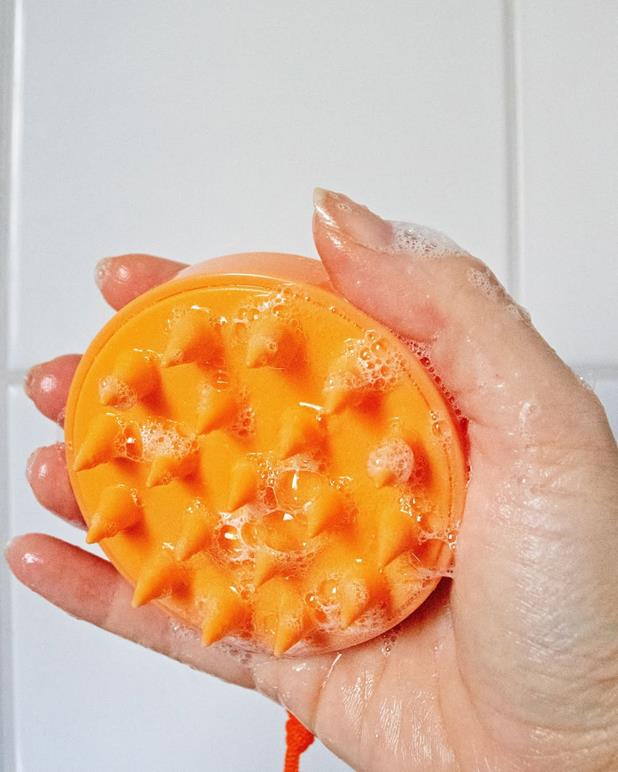 Waterclouds Relieve Scalp Massage Brush